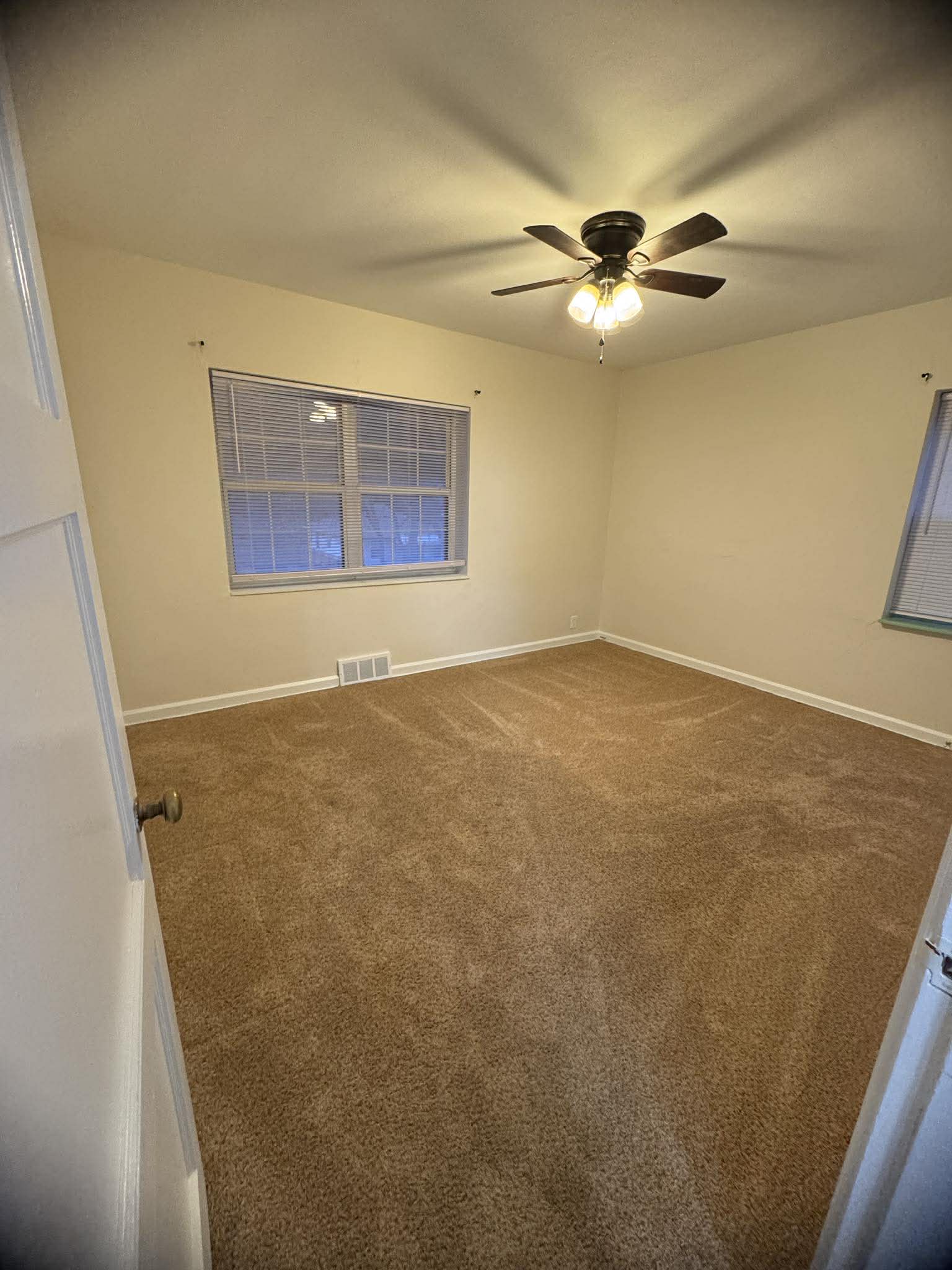 Plush beige carpet in bedroom