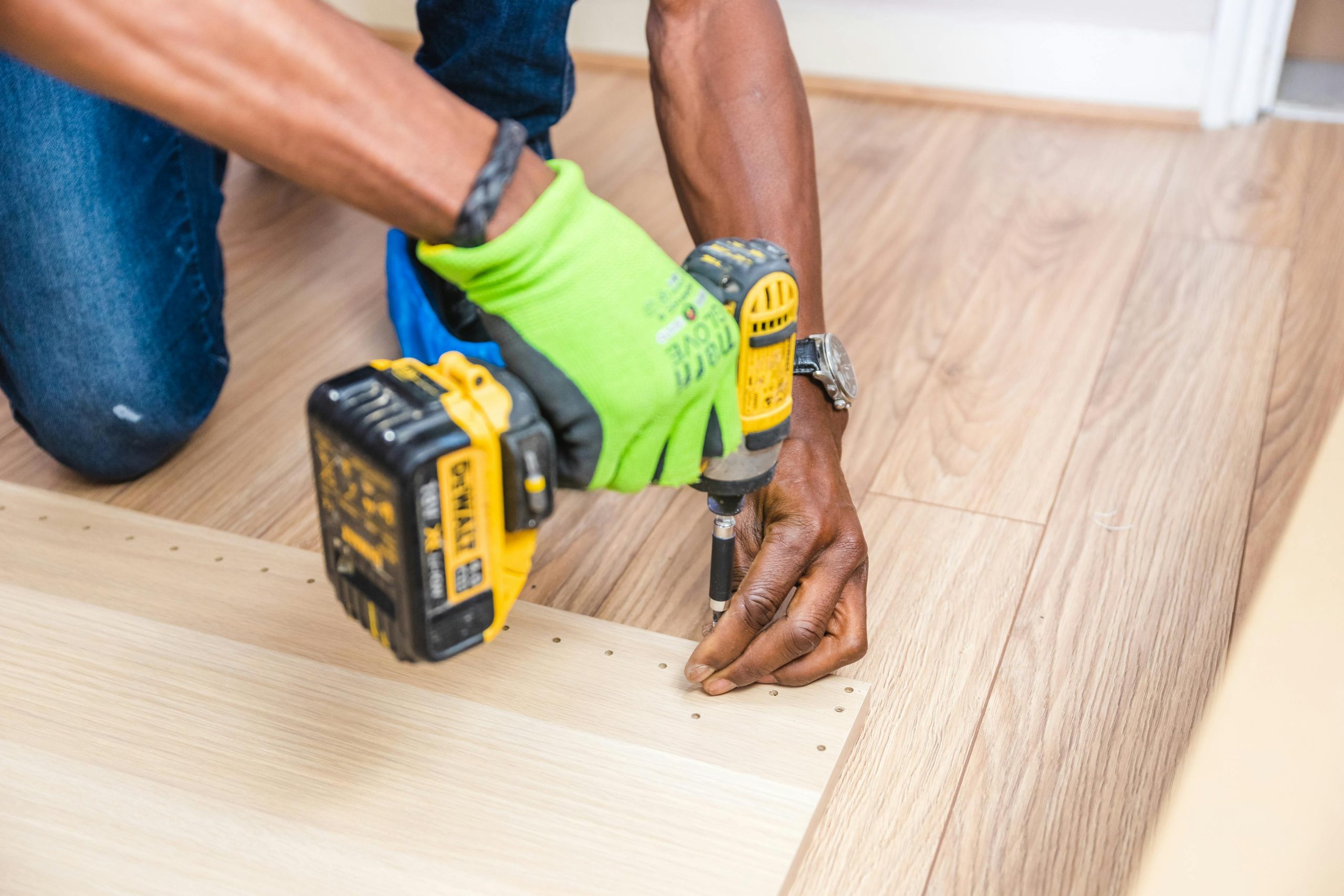 Homeowner asking flooring contractor questions in St. Louis
